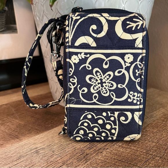EUC—Vera Bradley All in One Wristlet Navy blue - Picture 2 of 11